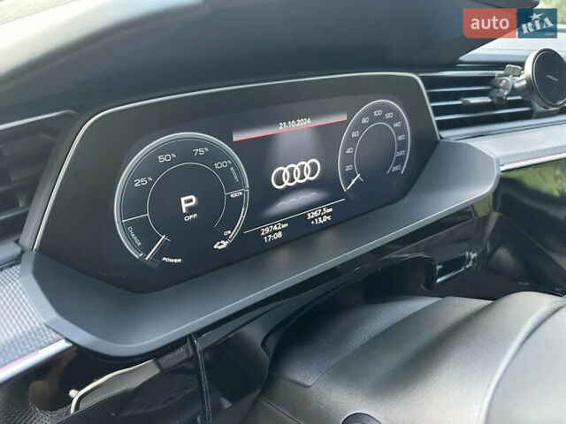 Серый Ауди E-Tron, объемом двигателя 0 л и пробегом 30 тыс. км за 21300 $, фото 4 на Automoto.ua
