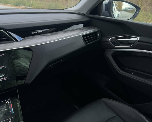 Серый Ауди E-Tron, объемом двигателя 0 л и пробегом 145 тыс. км за 29500 $, фото 61 на Automoto.ua