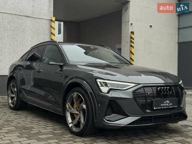 Серый Ауди E-Tron, объемом двигателя 0 л и пробегом 59 тыс. км за 44999 $, фото 2 на Automoto.ua