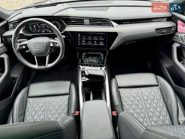Серый Ауди E-Tron, объемом двигателя 0 л и пробегом 37 тыс. км за 49500 $, фото 44 на Automoto.ua