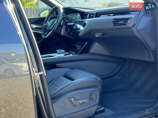 Серый Ауди E-Tron, объемом двигателя 0 л и пробегом 42 тыс. км за 47848 $, фото 40 на Automoto.ua