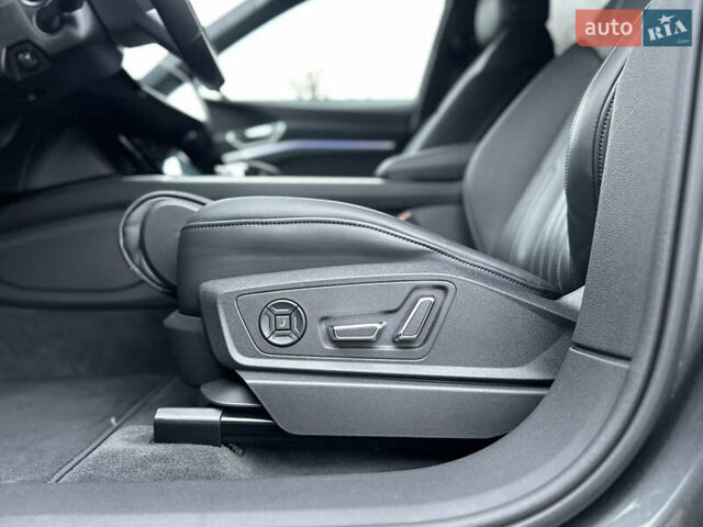 Серый Ауди E-Tron, объемом двигателя 0 л и пробегом 48 тыс. км за 49999 $, фото 45 на Automoto.ua