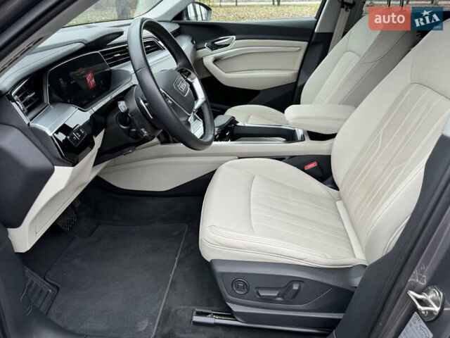 Сірий Ауді E-Tron, об'ємом двигуна 0 л та пробігом 61 тис. км за 39999 $, фото 9 на Automoto.ua