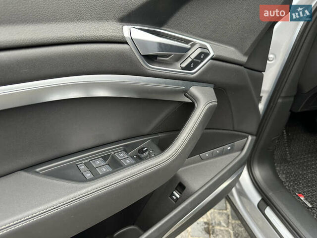 Сірий Ауді E-Tron, об'ємом двигуна 0 л та пробігом 80 тис. км за 39900 $, фото 5 на Automoto.ua