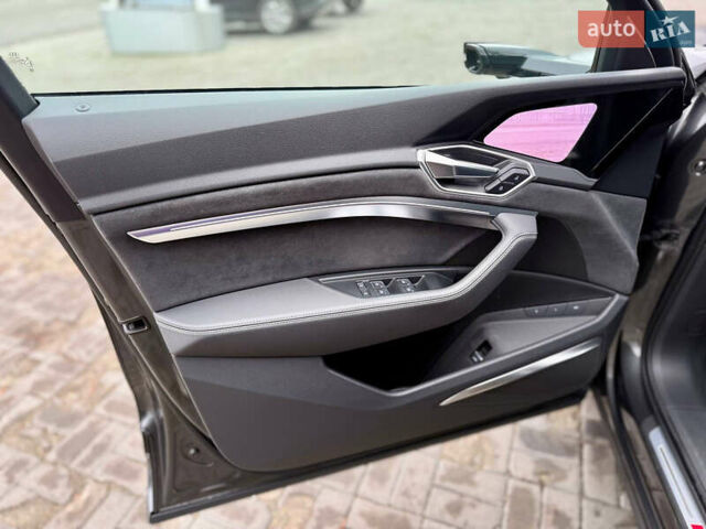 Серый Ауди E-Tron, объемом двигателя 0 л и пробегом 37 тыс. км за 49500 $, фото 33 на Automoto.ua