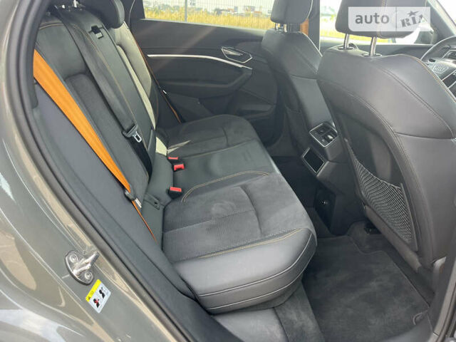 Серый Ауди E-Tron, объемом двигателя 0 л и пробегом 58 тыс. км за 44950 $, фото 16 на Automoto.ua