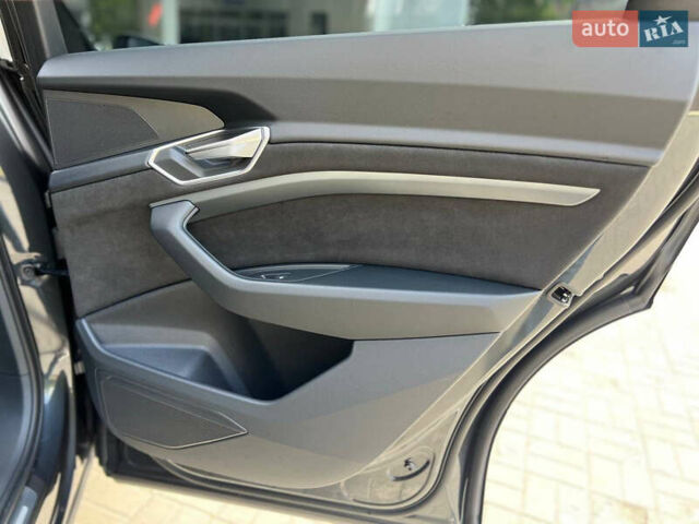 Серый Ауди E-Tron, объемом двигателя 0 л и пробегом 15 тыс. км за 42500 $, фото 27 на Automoto.ua