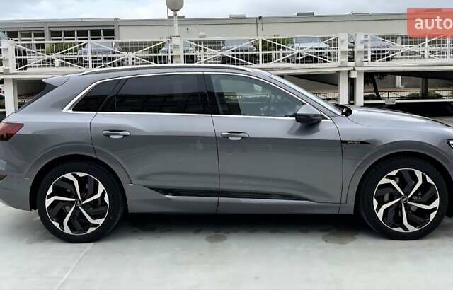 Серый Ауди E-Tron, объемом двигателя 0 л и пробегом 43 тыс. км за 48900 $, фото 4 на Automoto.ua