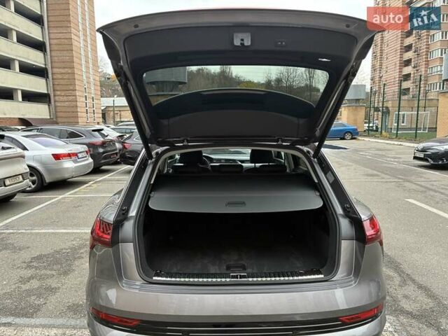 Серый Ауди E-Tron, объемом двигателя 0 л и пробегом 112 тыс. км за 31900 $, фото 47 на Automoto.ua