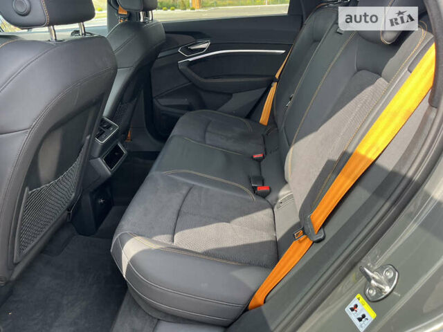 Серый Ауди E-Tron, объемом двигателя 0 л и пробегом 58 тыс. км за 44950 $, фото 24 на Automoto.ua