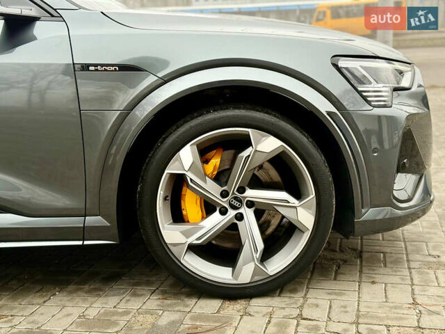 Серый Ауди E-Tron, объемом двигателя 0 л и пробегом 37 тыс. км за 49500 $, фото 22 на Automoto.ua