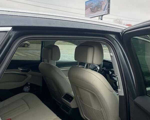 Сірий Ауді E-Tron, об'ємом двигуна 0 л та пробігом 26 тис. км за 34000 $, фото 17 на Automoto.ua