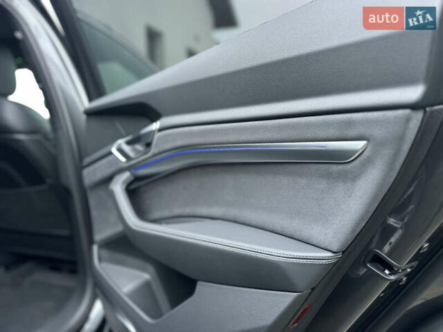 Серый Ауди E-Tron, объемом двигателя 0 л и пробегом 48 тыс. км за 49999 $, фото 82 на Automoto.ua