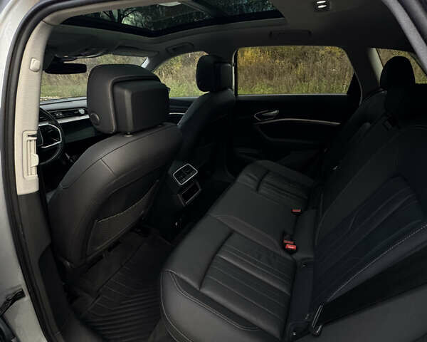 Серый Ауди E-Tron, объемом двигателя 0 л и пробегом 145 тыс. км за 29500 $, фото 27 на Automoto.ua