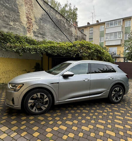 Сірий Ауді E-Tron, об'ємом двигуна 0 л та пробігом 5 тис. км за 42000 $, фото 3 на Automoto.ua