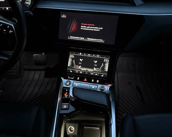 Серый Ауди E-Tron, объемом двигателя 0 л и пробегом 45 тыс. км за 42000 $, фото 41 на Automoto.ua