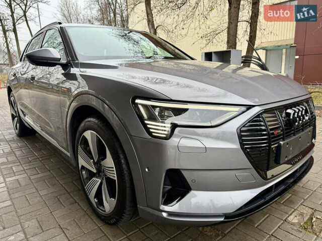 Серый Ауди E-Tron, объемом двигателя 0 л и пробегом 39 тыс. км за 44500 $, фото 3 на Automoto.ua