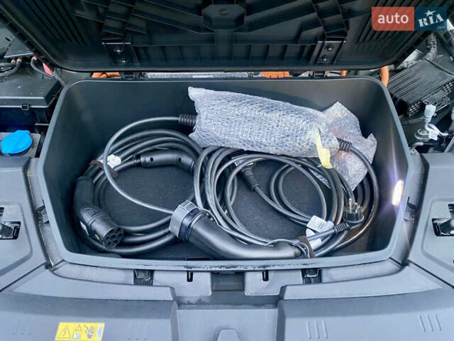 Сірий Ауді E-Tron, об'ємом двигуна 0 л та пробігом 43 тис. км за 45500 $, фото 60 на Automoto.ua