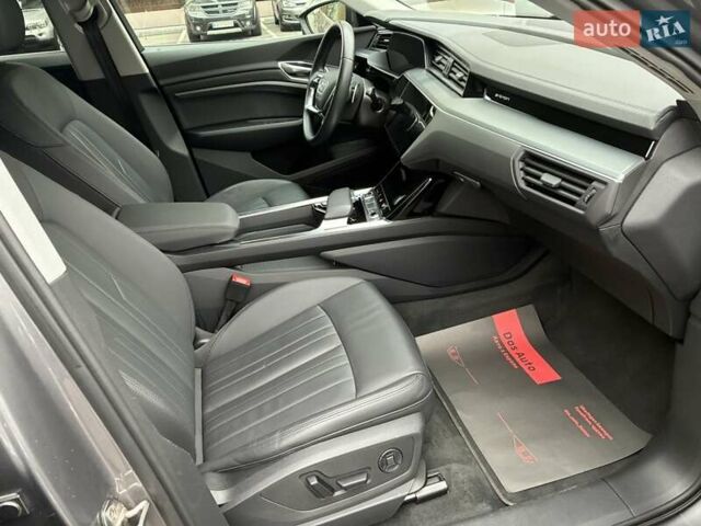 Серый Ауди E-Tron, объемом двигателя 0 л и пробегом 112 тыс. км за 31900 $, фото 63 на Automoto.ua