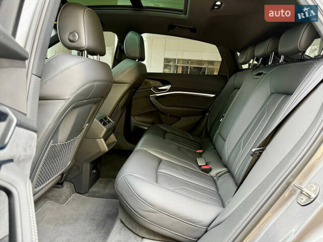 Серый Ауди E-Tron, объемом двигателя 0 л и пробегом 31 тыс. км за 46500 $, фото 39 на Automoto.ua