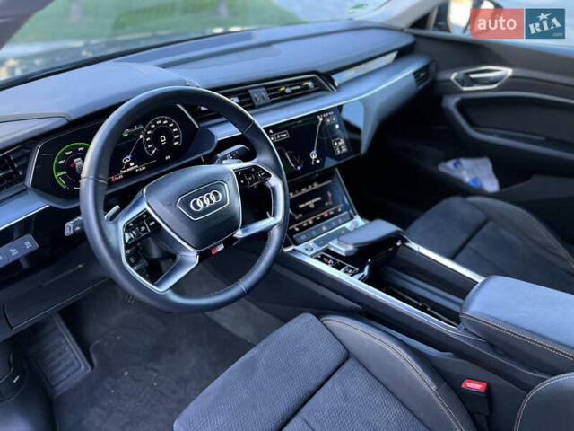 Серый Ауди E-Tron, объемом двигателя 0 л и пробегом 18 тыс. км за 42500 $, фото 32 на Automoto.ua