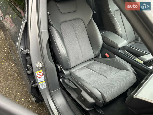 Серый Ауди E-Tron, объемом двигателя 0 л и пробегом 44 тыс. км за 38700 $, фото 22 на Automoto.ua