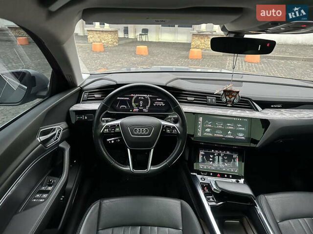 Сірий Ауді E-Tron, об'ємом двигуна 0 л та пробігом 80 тис. км за 39900 $, фото 4 на Automoto.ua