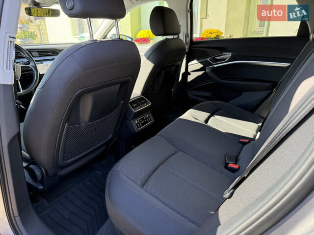 Серый Ауди E-Tron, объемом двигателя 0 л и пробегом 90 тыс. км за 33000 $, фото 90 на Automoto.ua