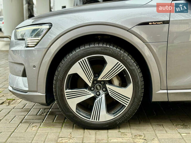 Серый Ауди E-Tron, объемом двигателя 0 л и пробегом 39 тыс. км за 44500 $, фото 9 на Automoto.ua