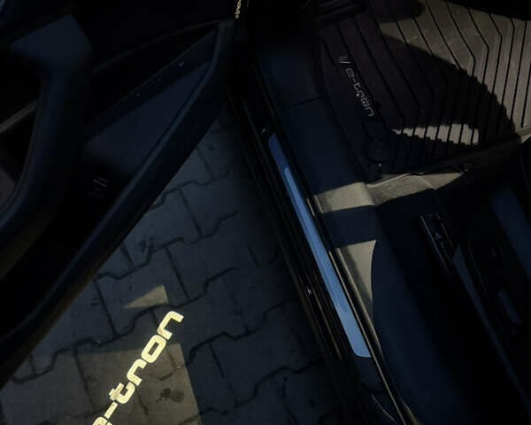 Серый Ауди E-Tron, объемом двигателя 0 л и пробегом 45 тыс. км за 42000 $, фото 34 на Automoto.ua