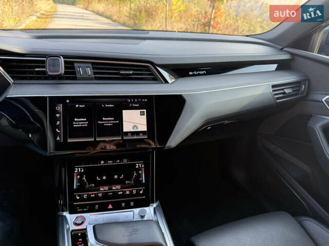 Серый Ауди E-Tron, объемом двигателя 0 л и пробегом 65 тыс. км за 53900 $, фото 32 на Automoto.ua