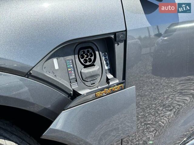 Серый Ауди E-Tron, объемом двигателя 0 л и пробегом 70 тыс. км за 39650 $, фото 39 на Automoto.ua