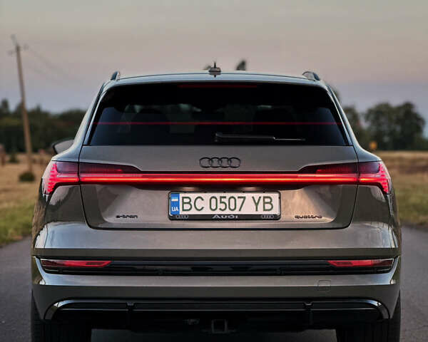 Серый Ауди E-Tron, объемом двигателя 0 л и пробегом 63 тыс. км за 40999 $, фото 5 на Automoto.ua