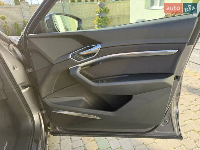 Серый Ауди E-Tron, объемом двигателя 0 л и пробегом 90 тыс. км за 33000 $, фото 73 на Automoto.ua