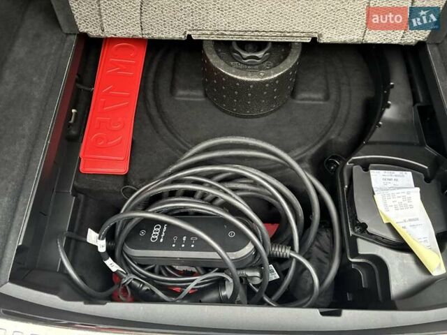 Серый Ауди E-Tron, объемом двигателя 0 л и пробегом 112 тыс. км за 31900 $, фото 52 на Automoto.ua