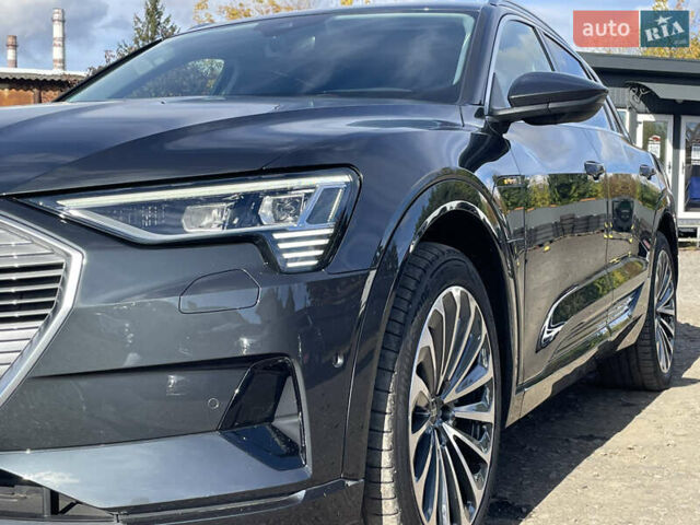 Серый Ауди E-Tron, объемом двигателя 0 л и пробегом 32 тыс. км за 42131 $, фото 9 на Automoto.ua