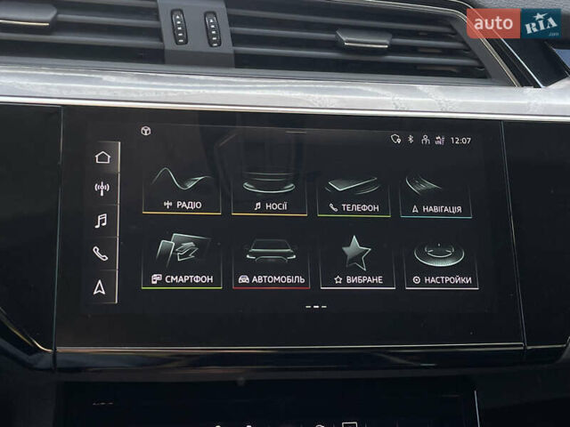 Серый Ауди E-Tron, объемом двигателя 0 л и пробегом 32 тыс. км за 42131 $, фото 57 на Automoto.ua