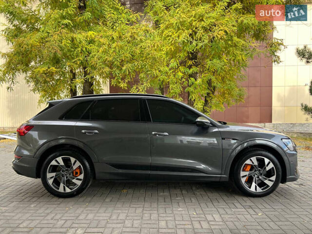 Серый Ауди E-Tron, объемом двигателя 0 л и пробегом 32 тыс. км за 43500 $, фото 9 на Automoto.ua