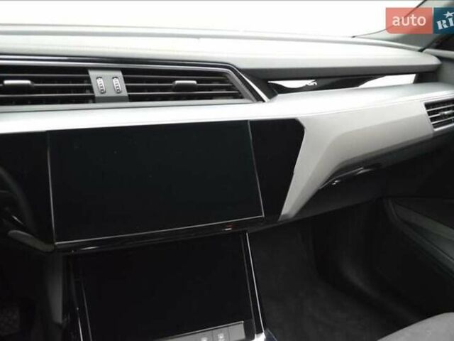 Серый Ауди E-Tron, объемом двигателя 0 л и пробегом 8 тыс. км за 49900 $, фото 12 на Automoto.ua