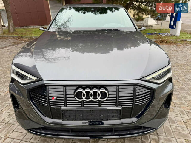 Серый Ауди E-Tron, объемом двигателя 0 л и пробегом 37 тыс. км за 49500 $, фото 4 на Automoto.ua