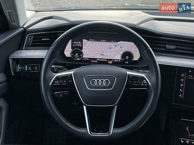Серый Ауди E-Tron, объемом двигателя 0 л и пробегом 32 тыс. км за 42131 $, фото 47 на Automoto.ua