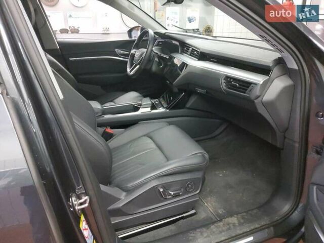 Сірий Ауді E-Tron, об'ємом двигуна 0 л та пробігом 87 тис. км за 40400 $, фото 3 на Automoto.ua