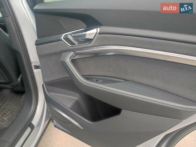 Сірий Ауді E-Tron, об'ємом двигуна 0 л та пробігом 36 тис. км за 47777 $, фото 44 на Automoto.ua