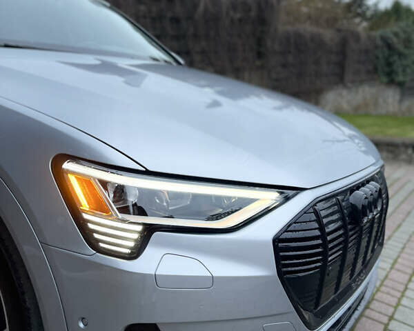 Серый Ауди E-Tron, объемом двигателя 0 л и пробегом 74 тыс. км за 37500 $, фото 5 на Automoto.ua