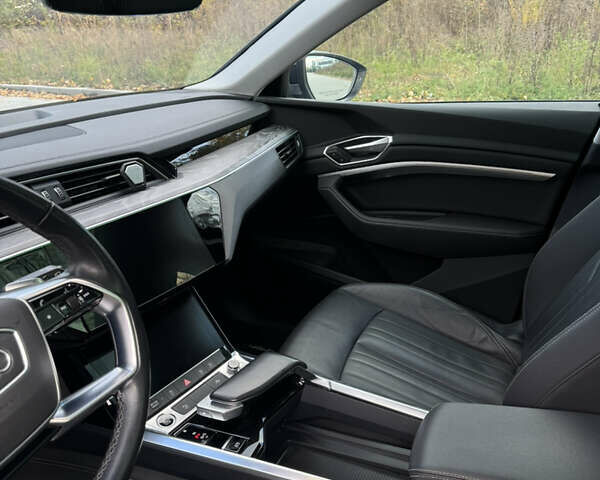 Серый Ауди E-Tron, объемом двигателя 0 л и пробегом 145 тыс. км за 29500 $, фото 83 на Automoto.ua