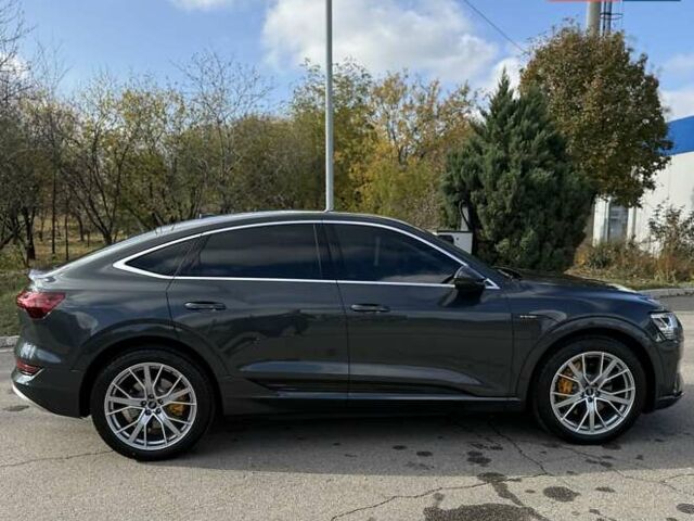 Серый Ауди E-Tron, объемом двигателя 0 л и пробегом 31 тыс. км за 40500 $, фото 32 на Automoto.ua