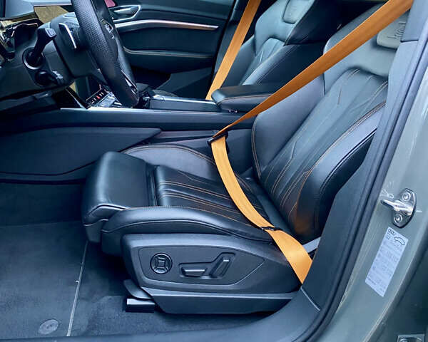 Сірий Ауді E-Tron, об'ємом двигуна 0 л та пробігом 43 тис. км за 45500 $, фото 16 на Automoto.ua
