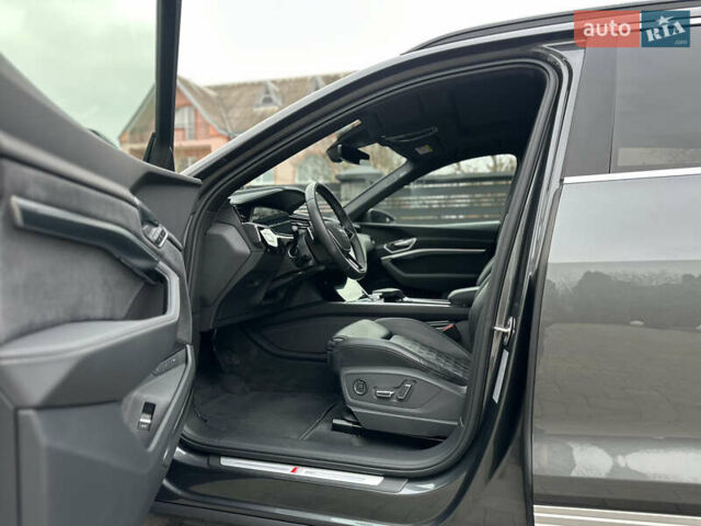 Сірий Ауді E-Tron, об'ємом двигуна 0 л та пробігом 22 тис. км за 49999 $, фото 47 на Automoto.ua