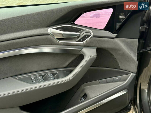 Серый Ауди E-Tron, объемом двигателя 0 л и пробегом 37 тыс. км за 49500 $, фото 32 на Automoto.ua