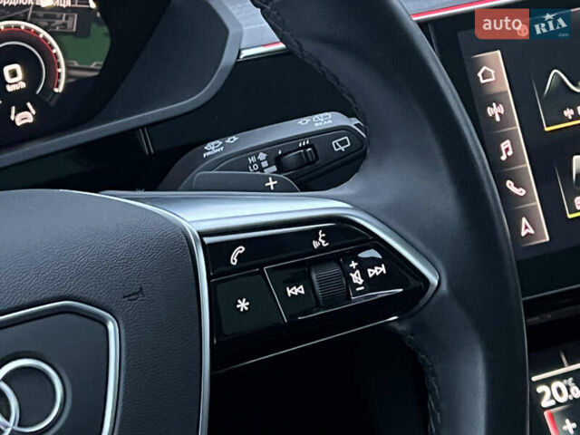 Серый Ауди E-Tron, объемом двигателя 0 л и пробегом 32 тыс. км за 41367 $, фото 59 на Automoto.ua